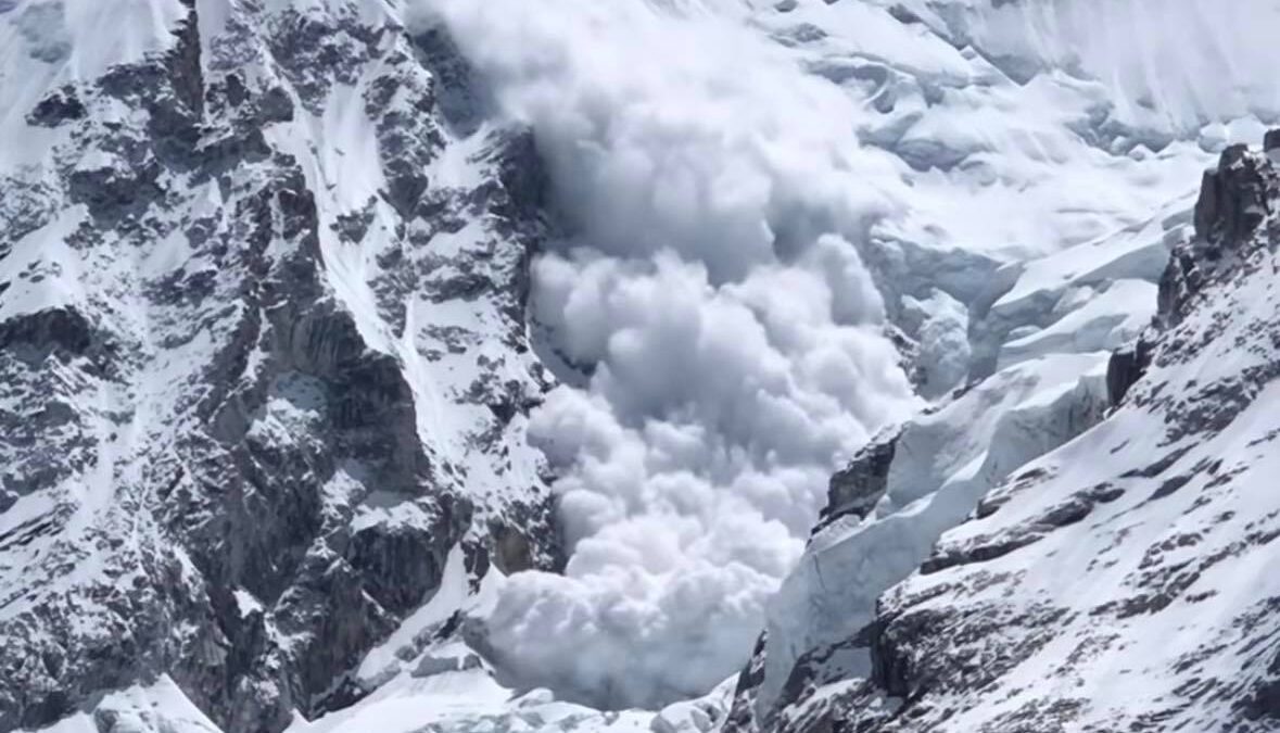 Deadliest Avalanche on Mount Everest. 12 killed. More feared dead ...